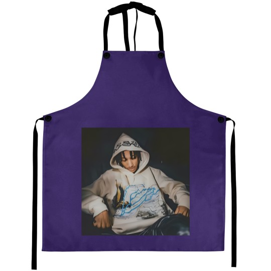 Discover Autumn Wick Aprons