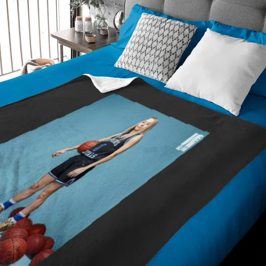 Discover GIRL BASKTEBALL Paige Bueckers Baby Blankets