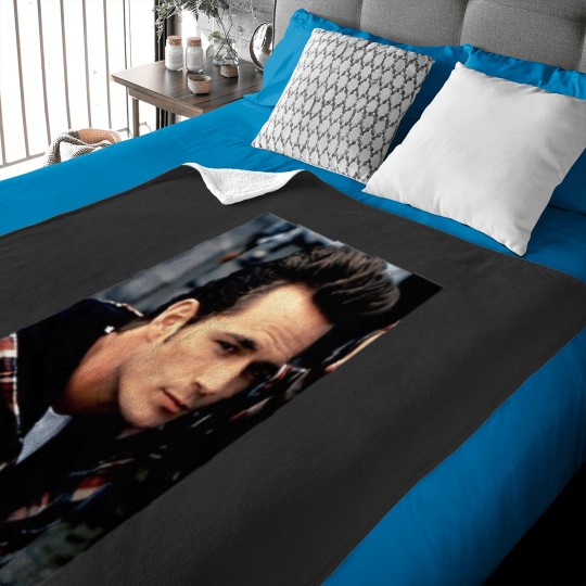 Discover Tagesgeschenk Luke Perry Halloween Loose Fit Baby Blankets