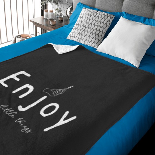 Discover Enjoy the little things FunnyShirts MinimalistHumor Baby Blankets