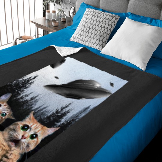 Discover Funny Cat Selfie with UFOs Baby Blankets
