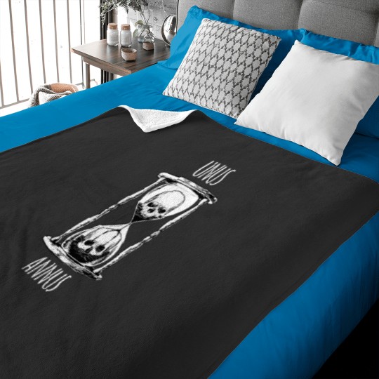 Discover Unus Annus Hourglass Baby Blanket