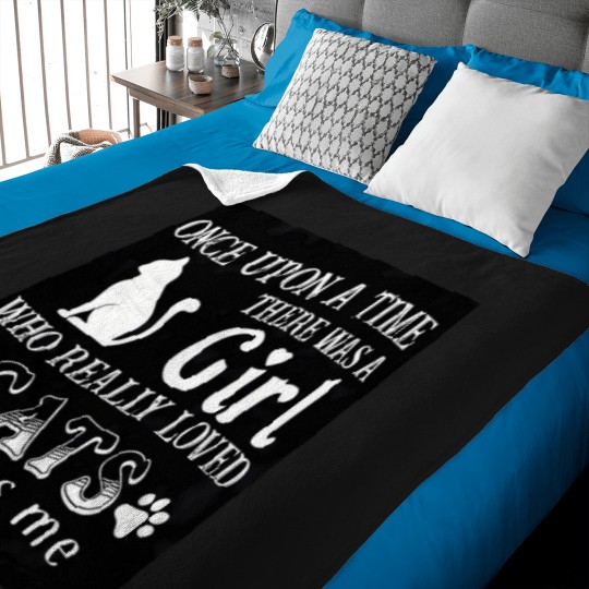 Discover Amoureux Des Chats. T-Shirt Baby Blankets