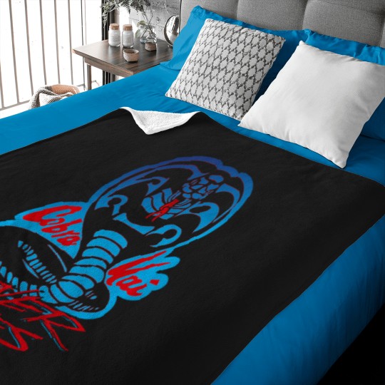 Discover Cobra Kai Never Dies Cobra Logo T-Shirt Baby Blankets