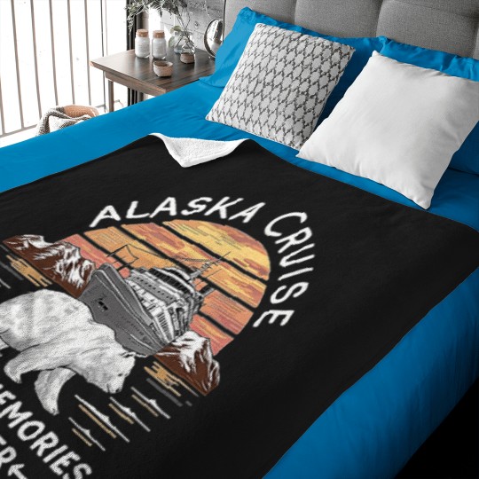 Discover Alaska Cruise Adventure  Polar Bear And Ship Art For Nature Lovers T-Shirt Baby Blankets