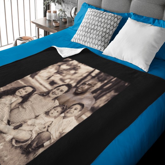 Discover Barry Wood Family Photo T-Shirt Baby Blankets