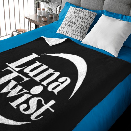 Discover Luna Twist Baby Blankets