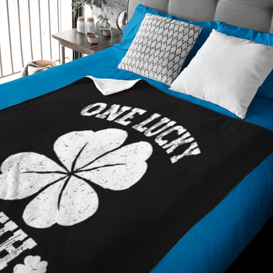 Discover Vintage-One-Lucky-Bruh-Funny-Saying-Green-St-Patrick'S-Day-T-Shirt Baby Blankets