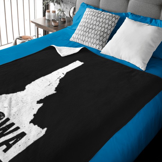Discover Idaho-Iowa-Funny-Geography-Mix-Up-T-Shirt Baby Blankets