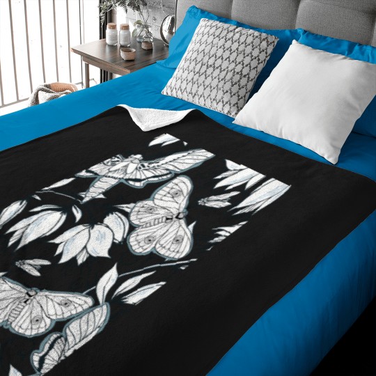 Discover Cute-Flowers T-Shirt Baby Blankets