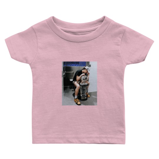 Discover Caitlin Clark Recreates Kobe Bryant Trophy Photo Baby T Shirts