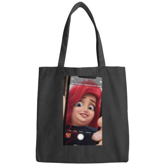 Discover Whin accidentally turned on the front camera Bags