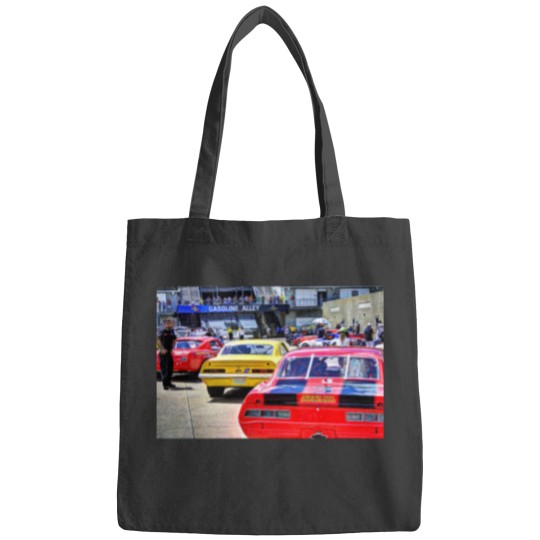 Discover Racers Lining Up Bags