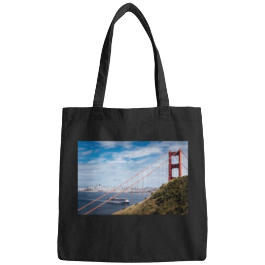 Discover aGolden Staate Bags