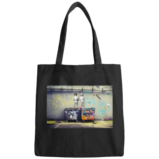 Discover Banksy-Chill-The-Duck-Out T-Shirt Bags