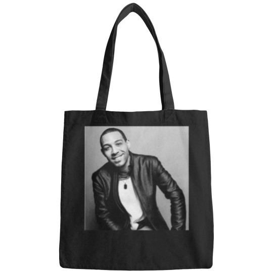 Discover Dawin Black and White Bags