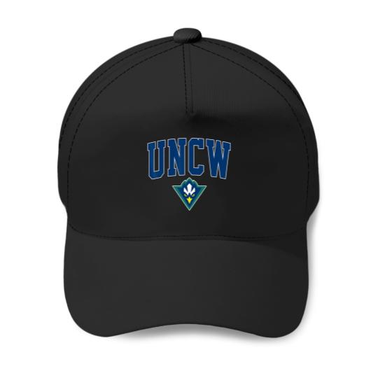 Discover UNCW Arch Vintage Retro College Sports Design Men Women Baseball Caps