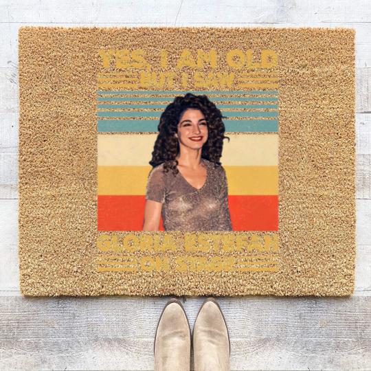 Discover Retro Yes I'm Old But I Saw Gloria Pop Estefan On Stage Essential Coir Doormats