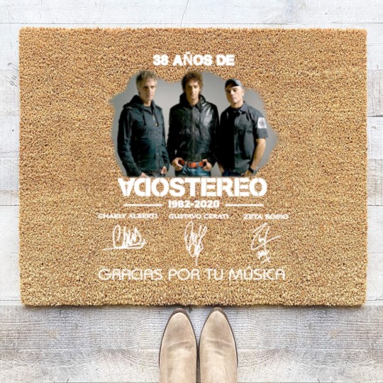 Discover 38 Anos De Soda Stereo 19822020 Gracias Por Tu Música, Designer Camiseta clásica Coir Doormats