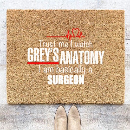 Discover Womens Short Sleeve Funny Coir Doormats with Sayings Trust Me I Watched Greys Anatomy Im Basically a Surgeon Coir Doormats