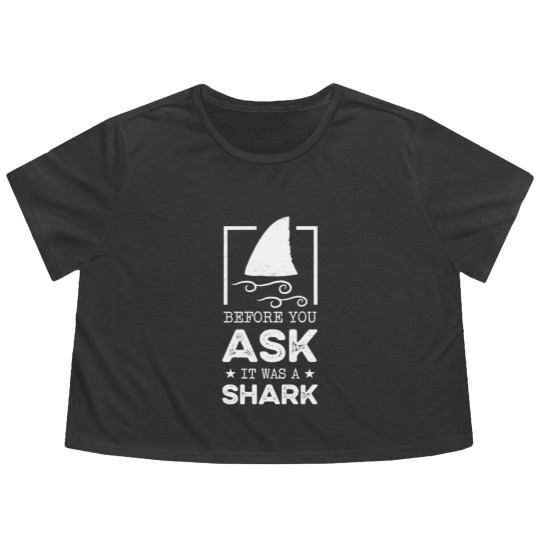 Discover Amputee Before you ask it was a shark Flowy Cropped Tees