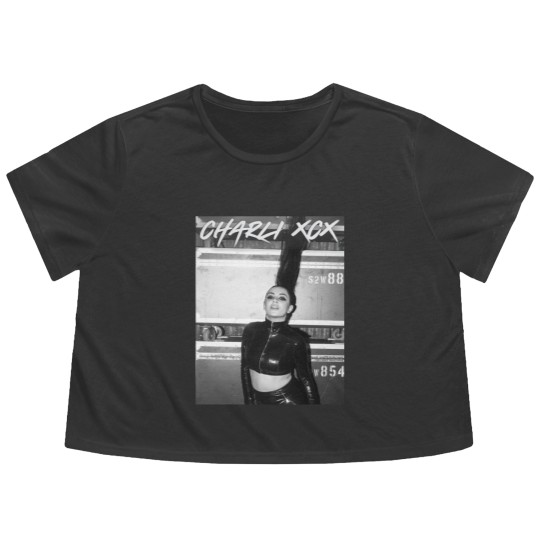Discover CHARLI XCX Vintage Homage Flowy Cropped Tees, Charli Xcx Style 90s Flowy Cropped Tees, Charli Xcx Retro Flowy Cropped Tees
