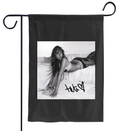 Discover Collection Greedy Tate McRae Garden Flags