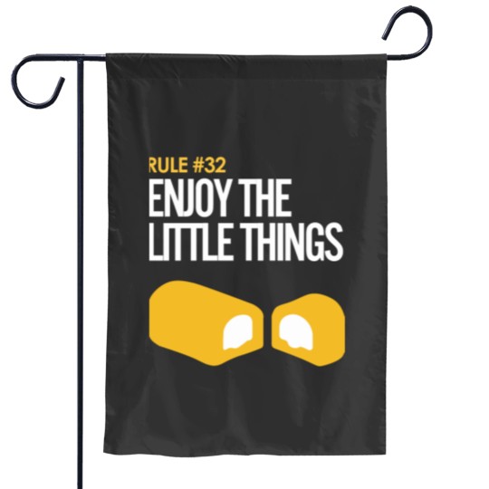 Discover Zombieland - Rule 32 - Enjoy the little things Garden Flags