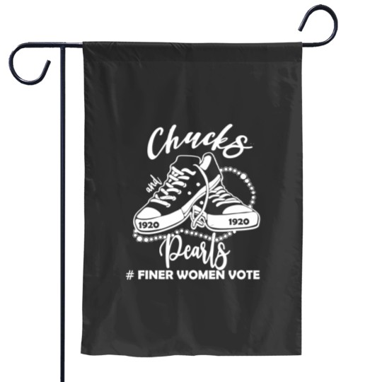 Discover Zeta Chucks and Pearls Garden Flag