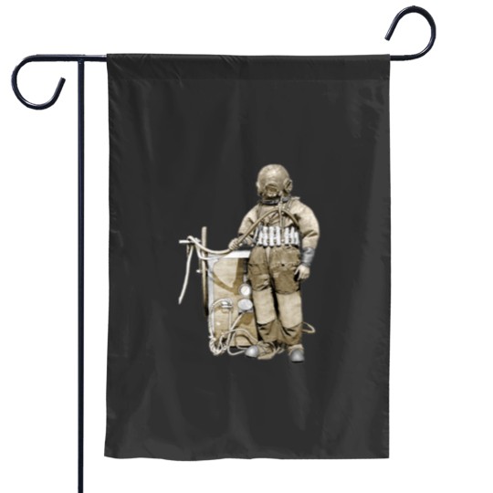 Discover Vintagess Diver with Divingss Helmet and a Wheel Pump URM Garden Flags