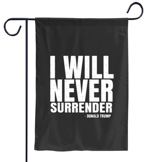 Discover I Will Never Surrender Donald Trump Garden Flags