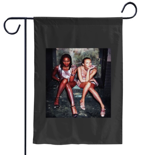 Discover NAOMI CAMPBELL AND KATE MOSS Essential Garden Flags