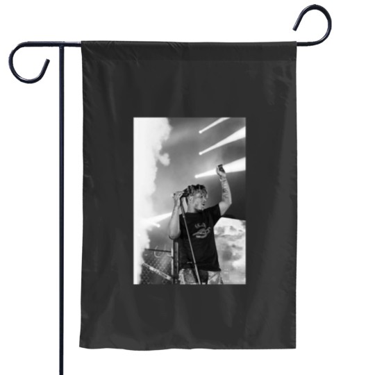 Discover Thousand Fans Wrld Garden Flags