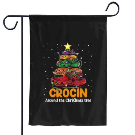 Discover Crocin around the christmas tree Classic Garden Flags
