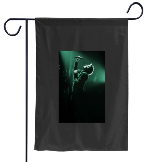Discover Muse Essential Garden Flags