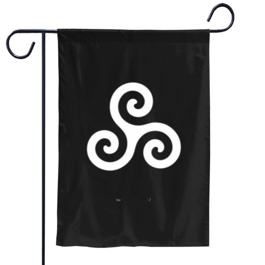 Discover Triskele Garden Flags
