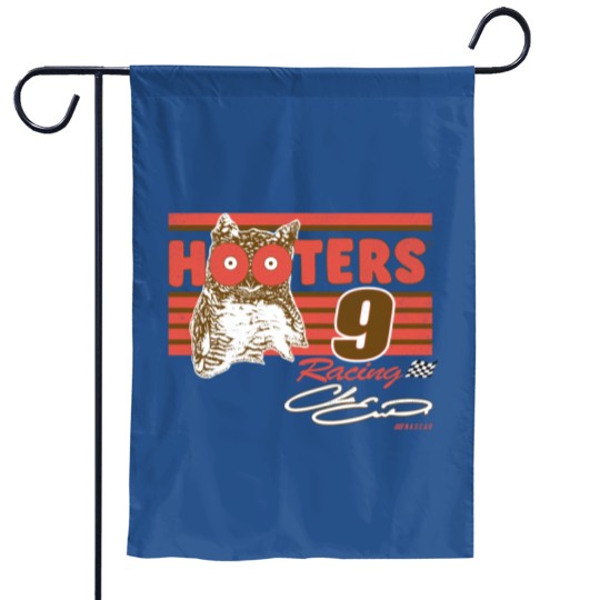 Discover Hooters Racing Garden Flags