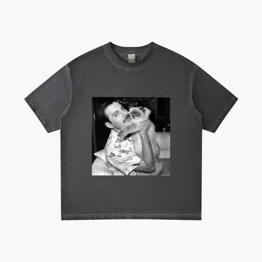 Discover Freddie Mercury and his cat photo Gradient T Shirts, Freddie Mercury Gradient T Shirts