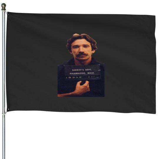 Discover Tim Allen Mugshot  mit V-Ausschnitt House Flags