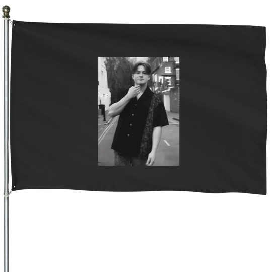 Discover kit connor Essential House Flags