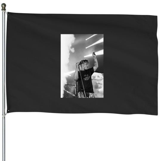 Discover Thousand Fans Wrld House Flags