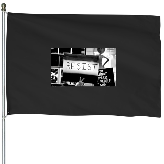 Discover Resist 2427 House Flags