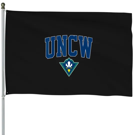 Discover UNCW Arch Vintage Retro College Sports Design Men Women House Flags
