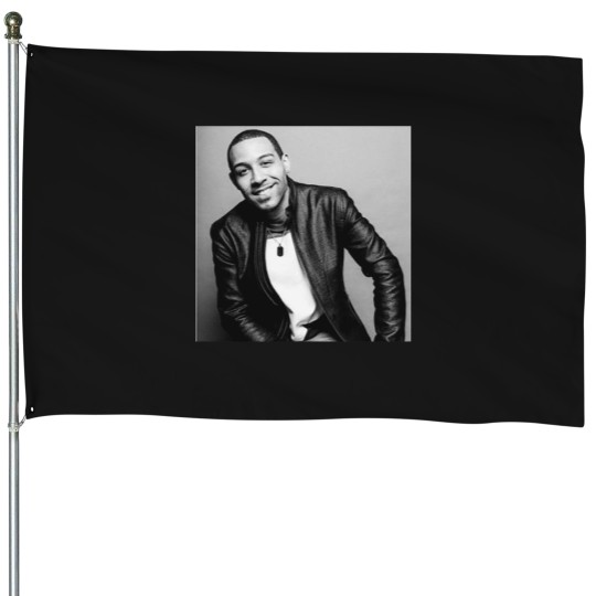 Discover Dawin Black and White House Flags