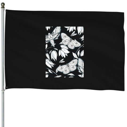 Discover Cute-Flowers T-Shirt House Flags