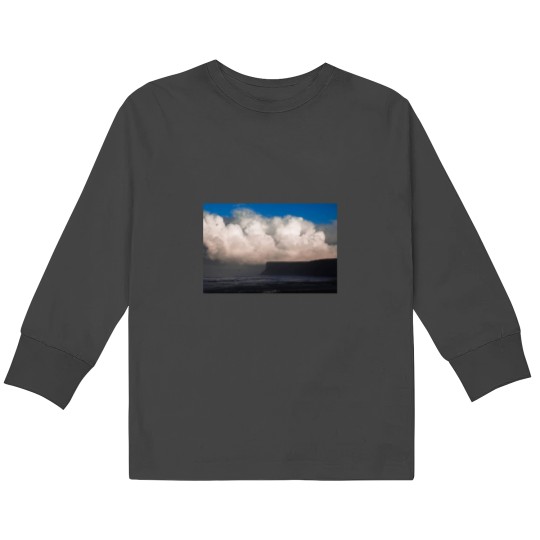 Discover Weather coming in at Saltburn beach Long Kids Long Sleeve T-Shirts