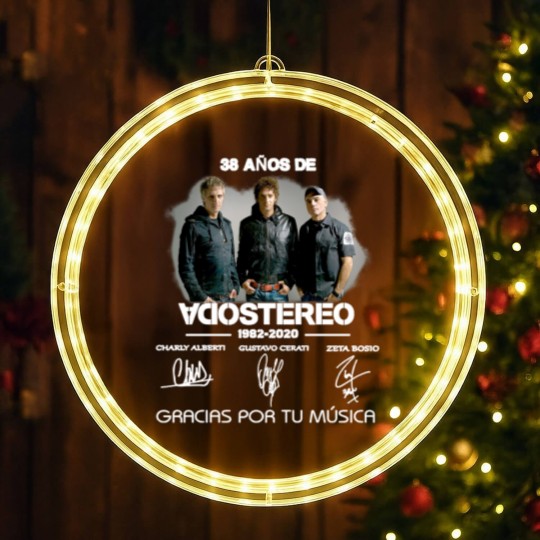 Discover 38 Anos De Soda Stereo 19822020 Gracias Por Tu Música, Designer Camiseta clásica LED Christmas Window Lights