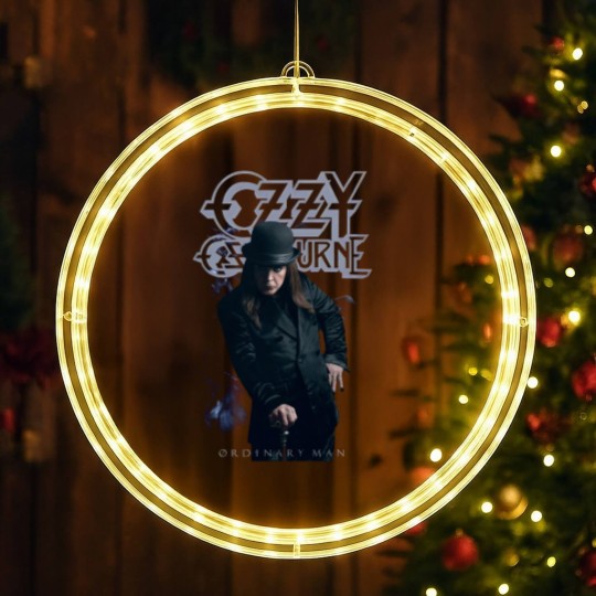 Discover Ozzy Osbourne Sängerin Liebhaber LED Christmas Window Lights: Gewhnlicher Mann stehend