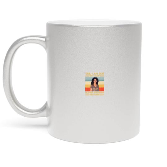 Discover Retro Yes I'm Old But I Saw Gloria Pop Estefan On Stage Essential Metallic Mugs