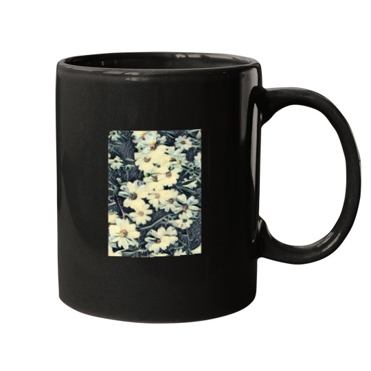 Discover Nostalgic White Flowers Classic Mugs